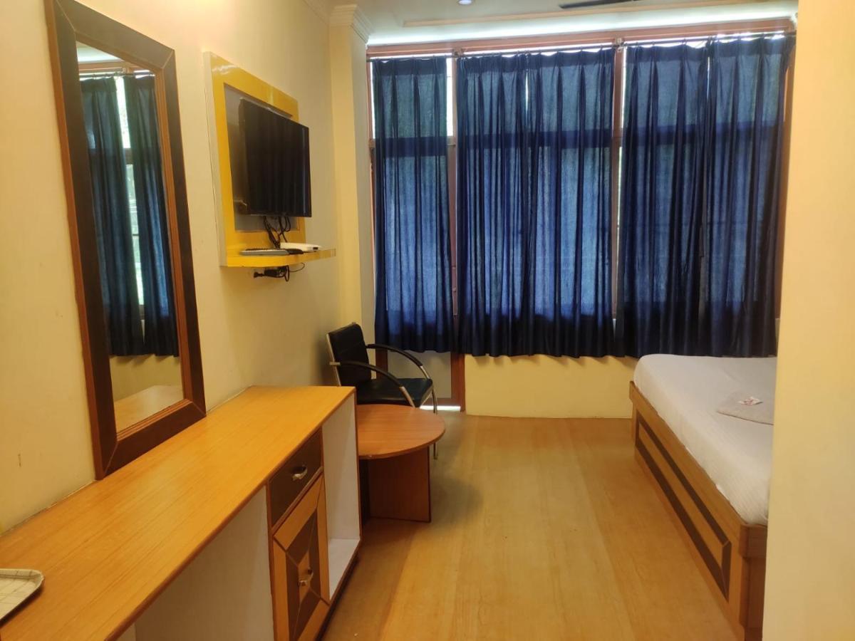 Hotel Amandeep Dharamszala Kültér fotó