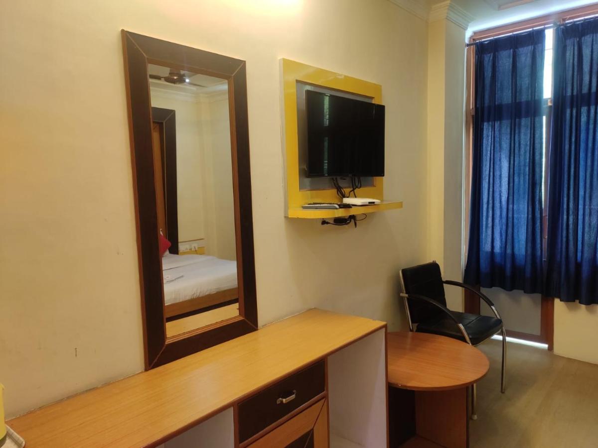 Hotel Amandeep Dharamszala Kültér fotó