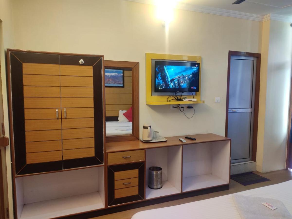 Hotel Amandeep Dharamszala Kültér fotó