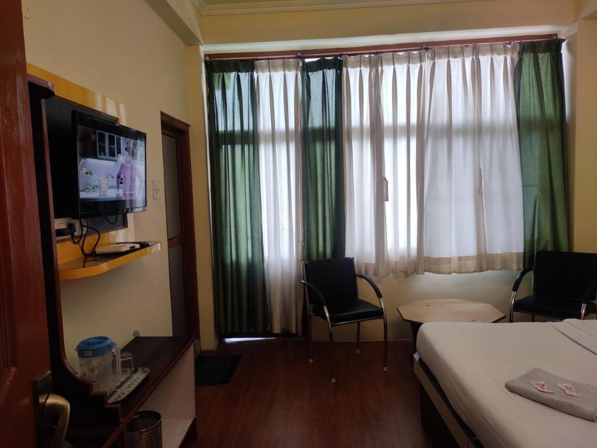 Hotel Amandeep Dharamszala Kültér fotó